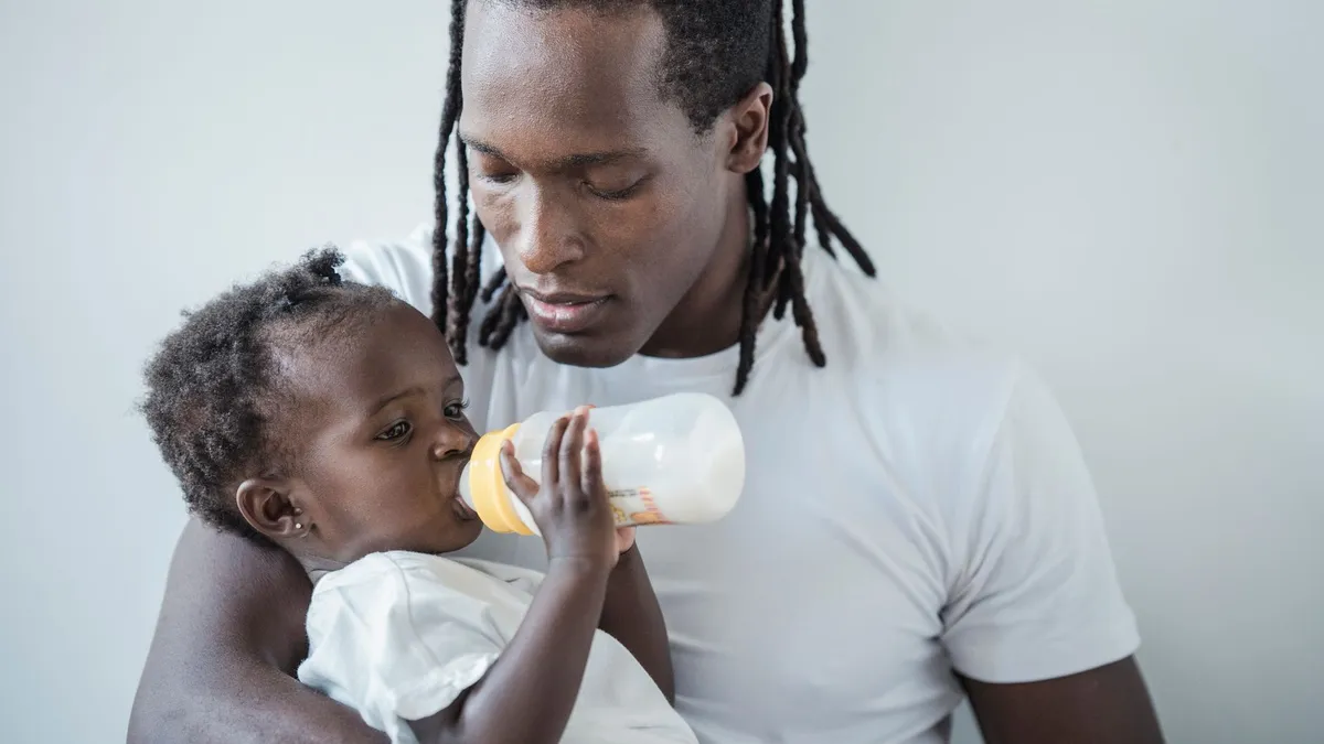 Rhume de bébé : nez bouché, nez qui coule, que faire
