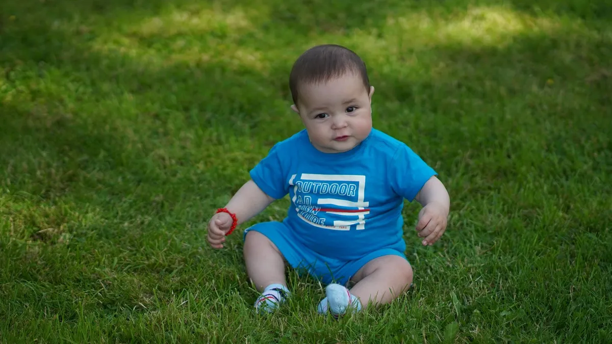 Bouton de chaleur bébé : reconnaître, soulager et prévenir l'été